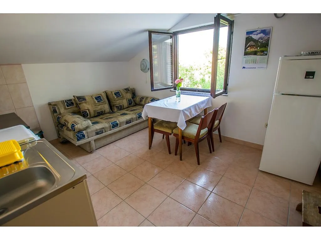 Apartments Slavica Seline 0*,